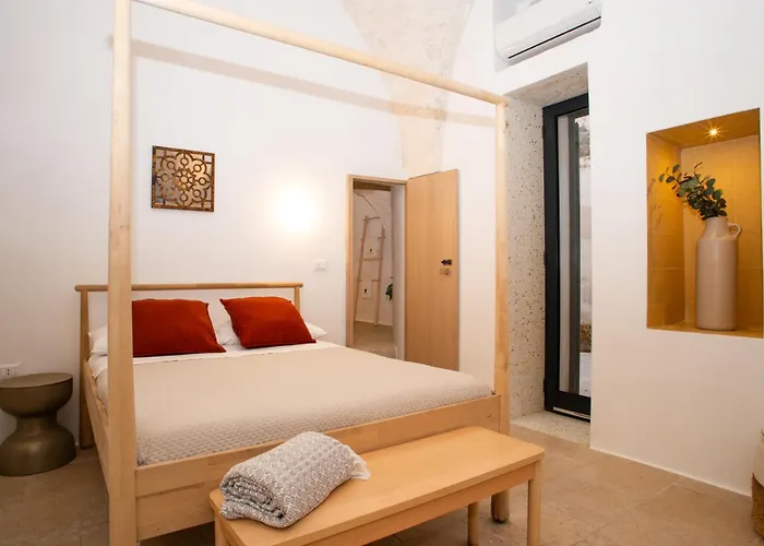 3 Seasons - The Fab Apartment *