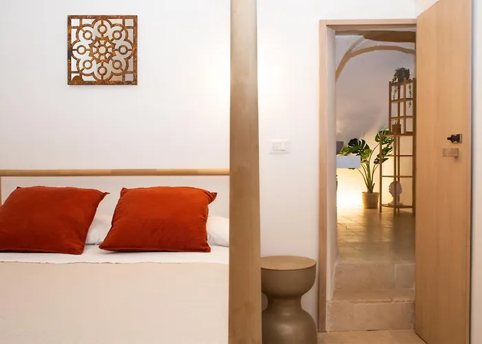 3 Seasons - The Fab 公寓 奥斯图尼